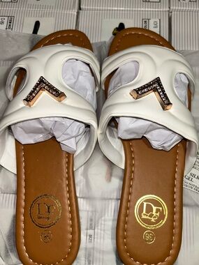 DE&E White Quilted Slide Sandals with Rose Gold Accent